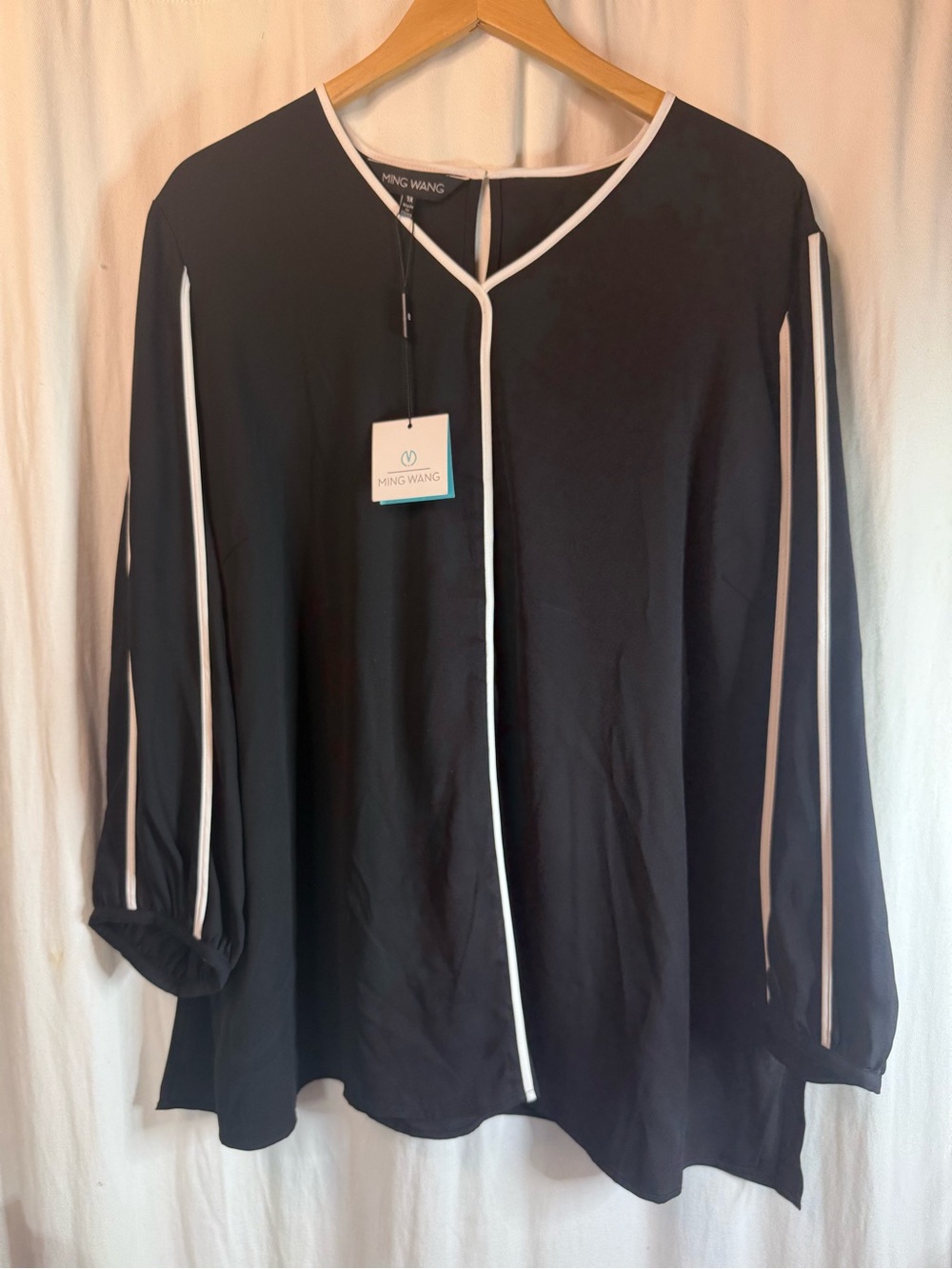 🖤🤍Ming Wang Black Blouse with White Trim🖤🤍